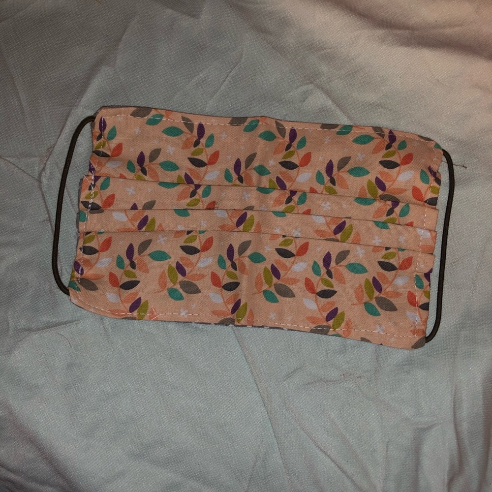 I am selling a different variety of face masks. - Picture 1 of 3